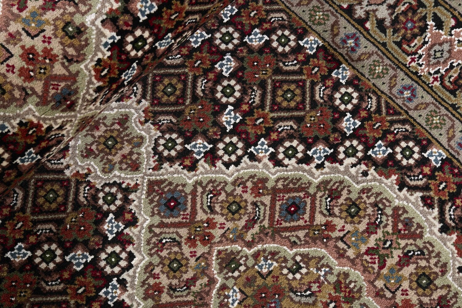 1494480-2.jpg