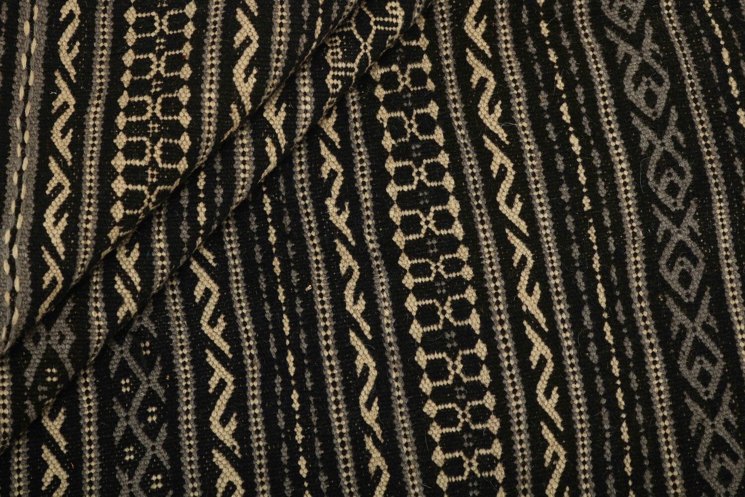 1438944-2.jpg