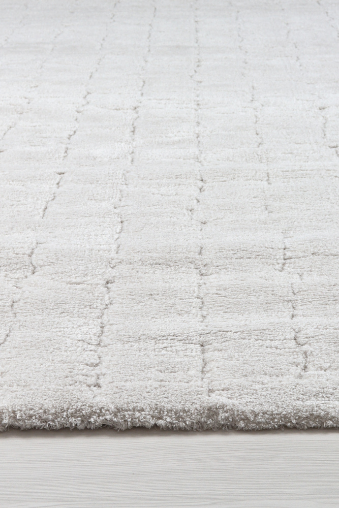 Matta-Silk-vit-Matt-Tema