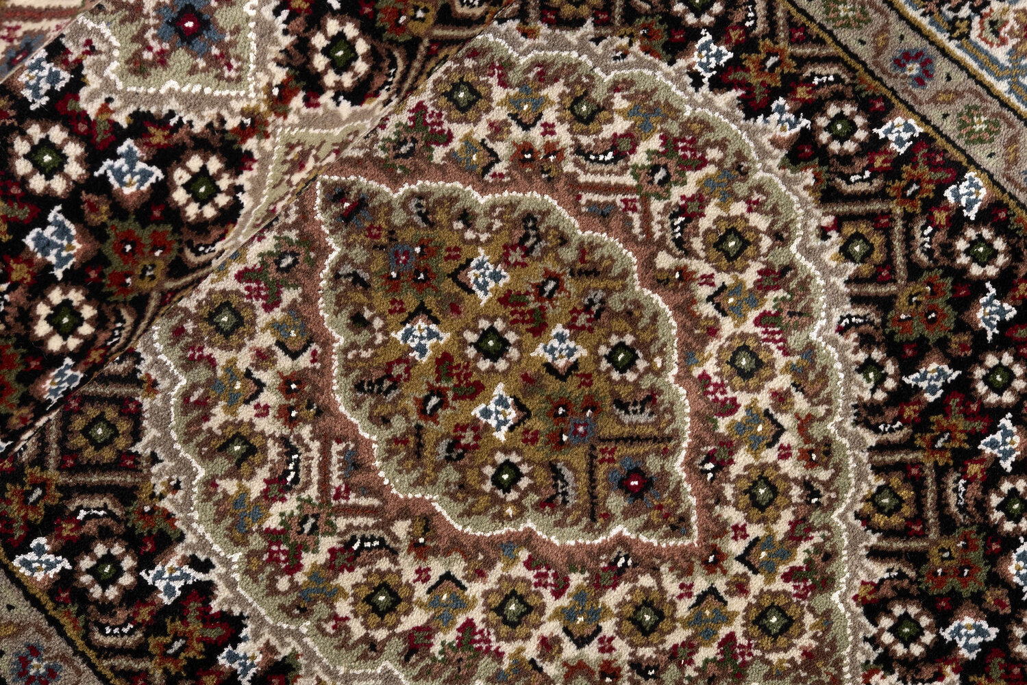 1483736-2.jpg