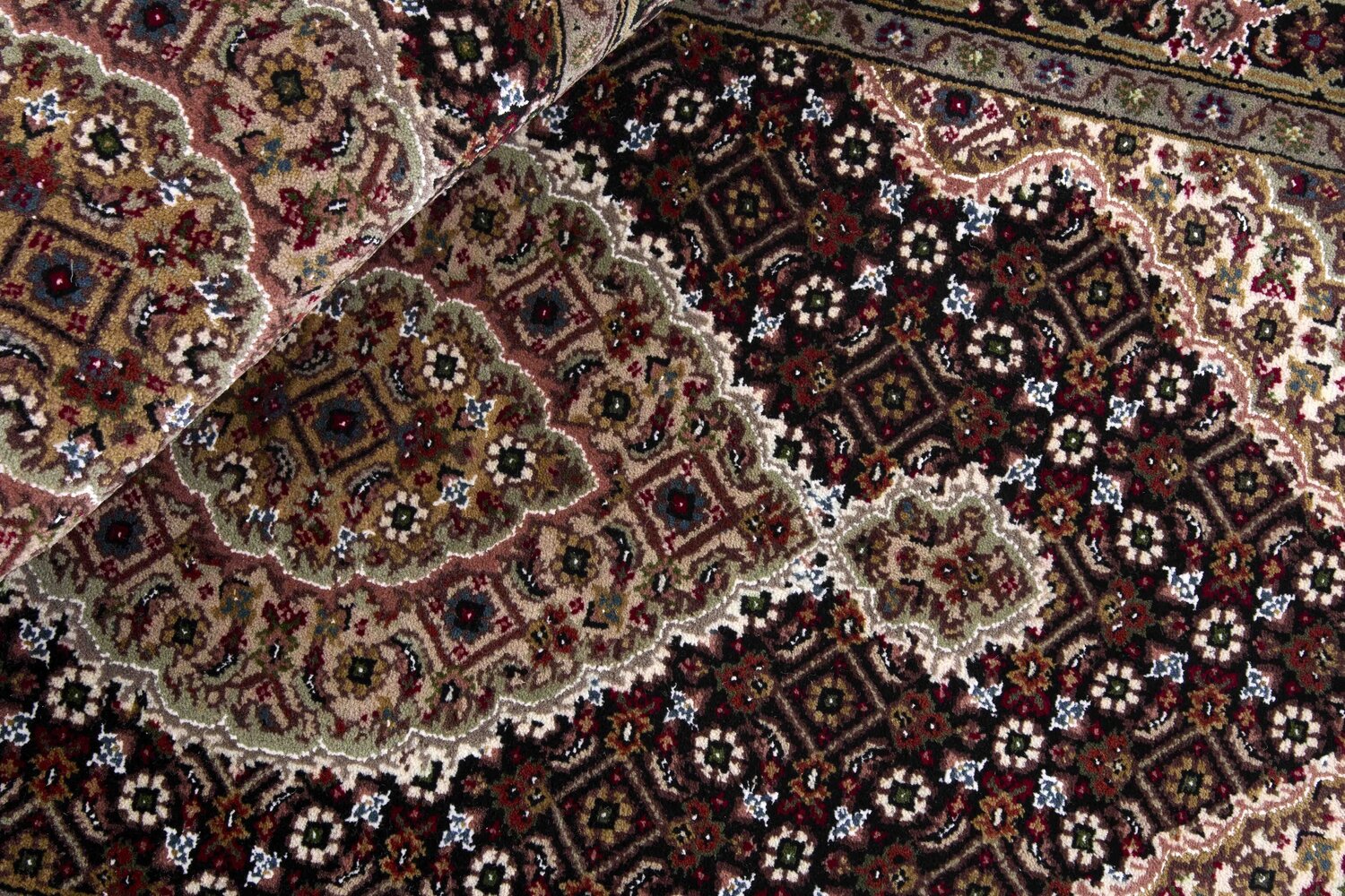 1483716-2.jpg